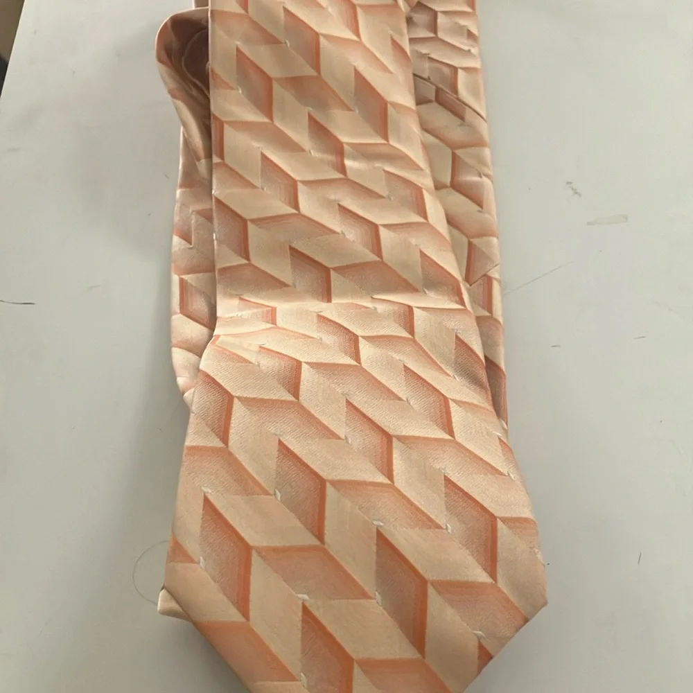 FINAL MARKDOWN Springy stafford neck tie